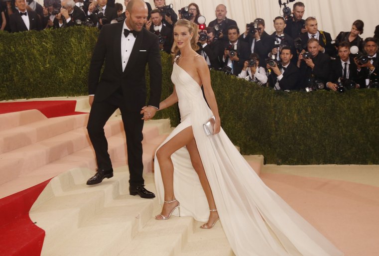 Актеры Джейсон Стэтхэм и Роузи Хантингтон-Уайтли. © REUTERS 