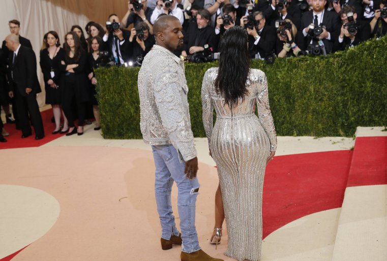 Музыкант Канье Уэст и жена Ким Кардашьян. © REUTERS 