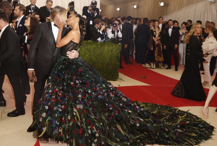 Актриса Зои Салдана и ее муж Марко Перего. © REUTERS 