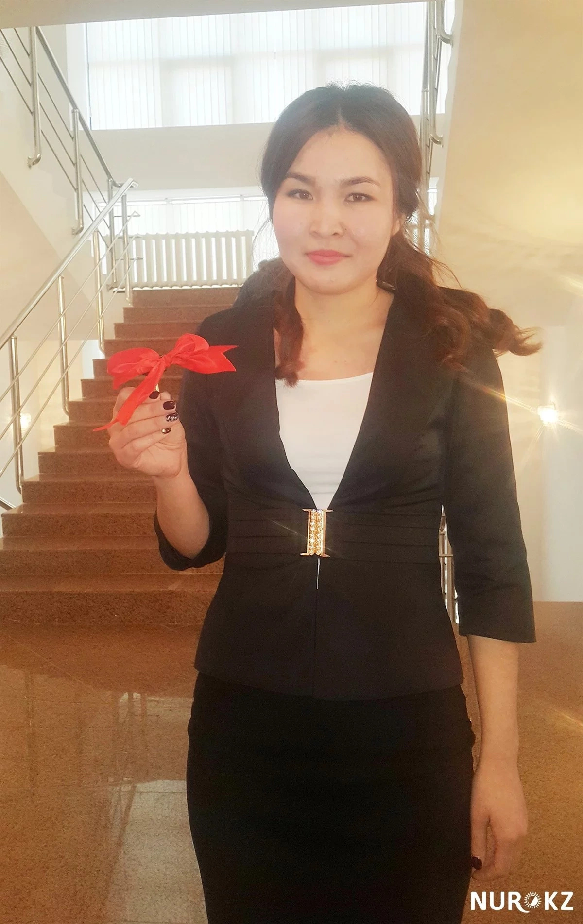 Бердібек Сапарбаев бес жасында жетім қалған қызға 2 бөлмелі пәтер алып берді (фото)