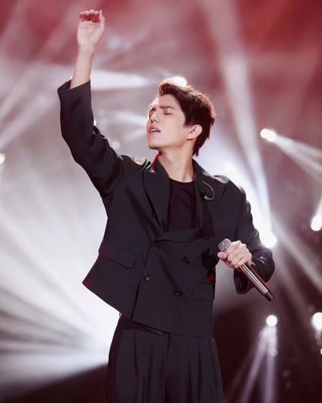 жалаңаш Анна немере ағасы