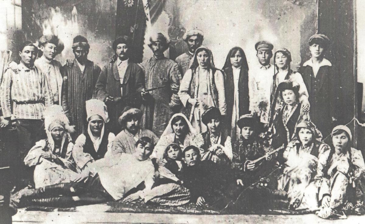 Қара және ақ минет Орысша директордың орынбасарының трахниясы туралы порно көру