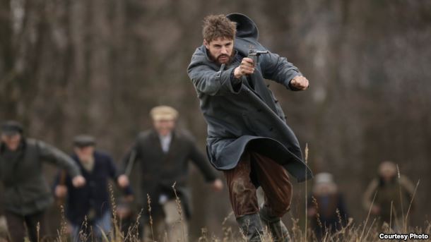 Голодомор жайлы Bitter Harvest фильмінен алынған кадр.