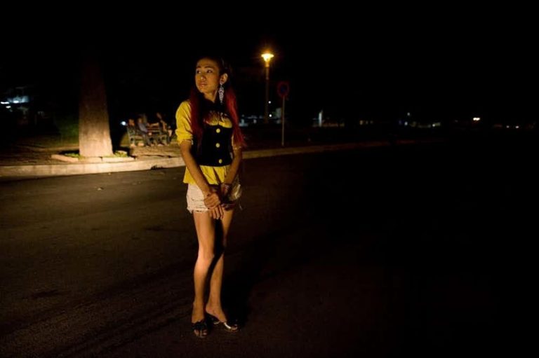 Үш жігіт және бір қыз секс порно