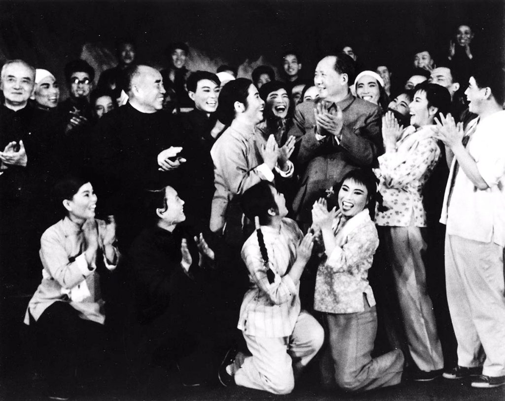 Толық қыздың артынан түскен сурет