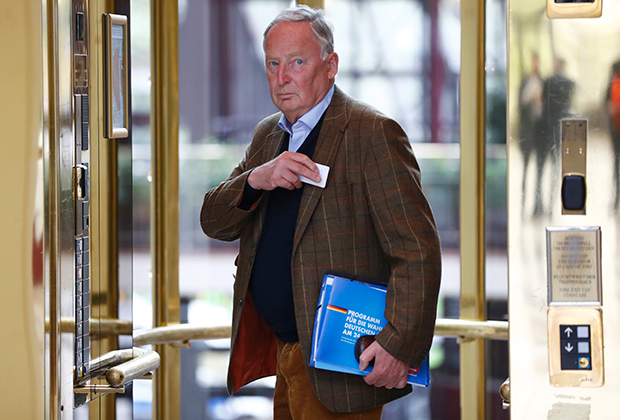 Гауланд начинал свою политическую карьеру в рядах партии ХДС