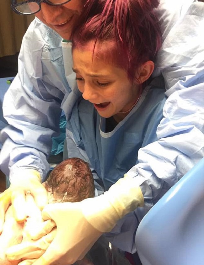 Таз адам жесір әйелді жұбатты Порно түзу жігіттер гей жігіттерді