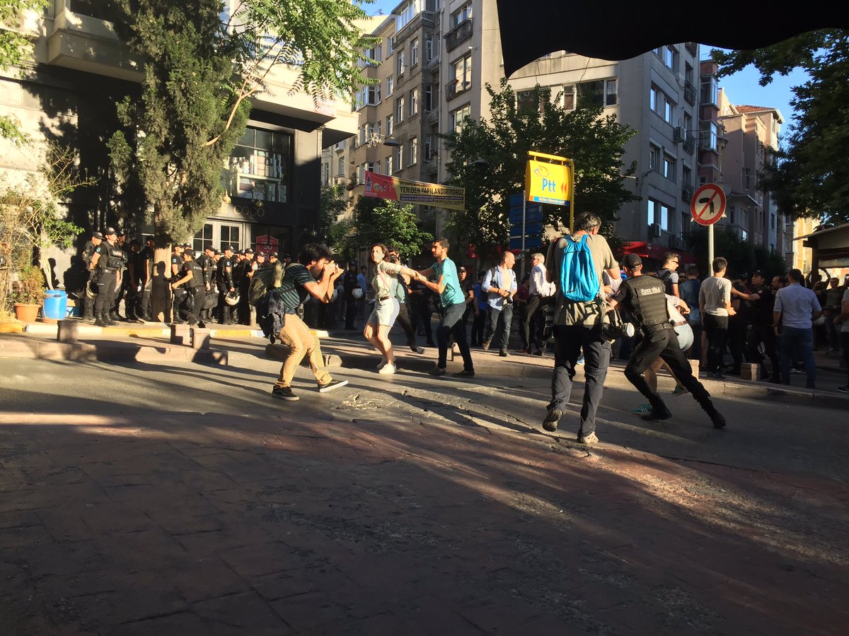 Лас орыс порно Көрінбейтін әйелдер бейнеленген порно видеолар