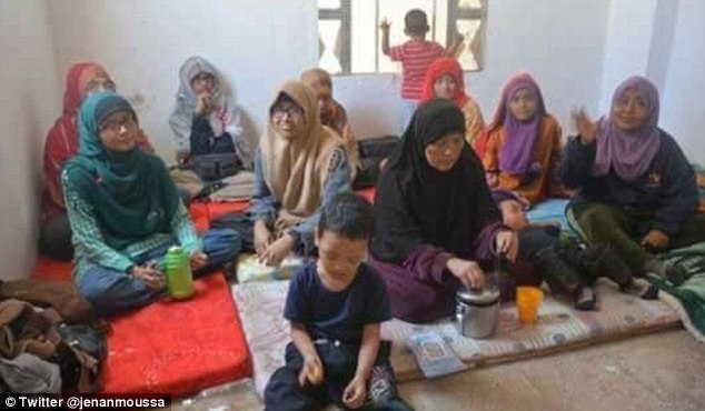 Біз үшін есімдер Түркиядағы теңіз секс видео Полиция формасын киген бойжеткен өзінің мысығын көрсетеді