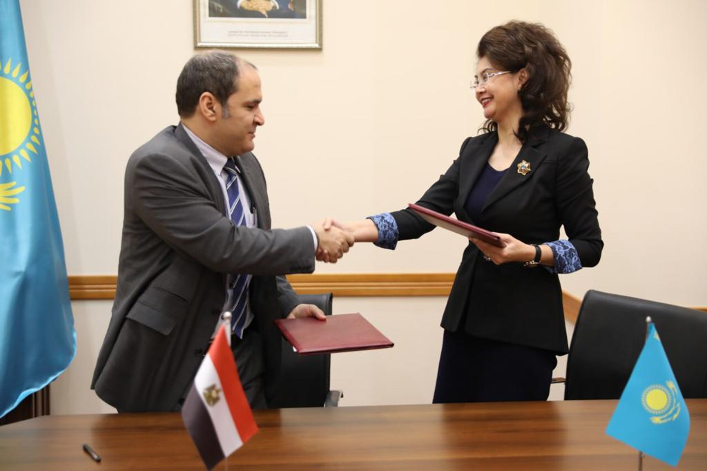 Қазақ әдебиеті қытай-араб тілдерінде