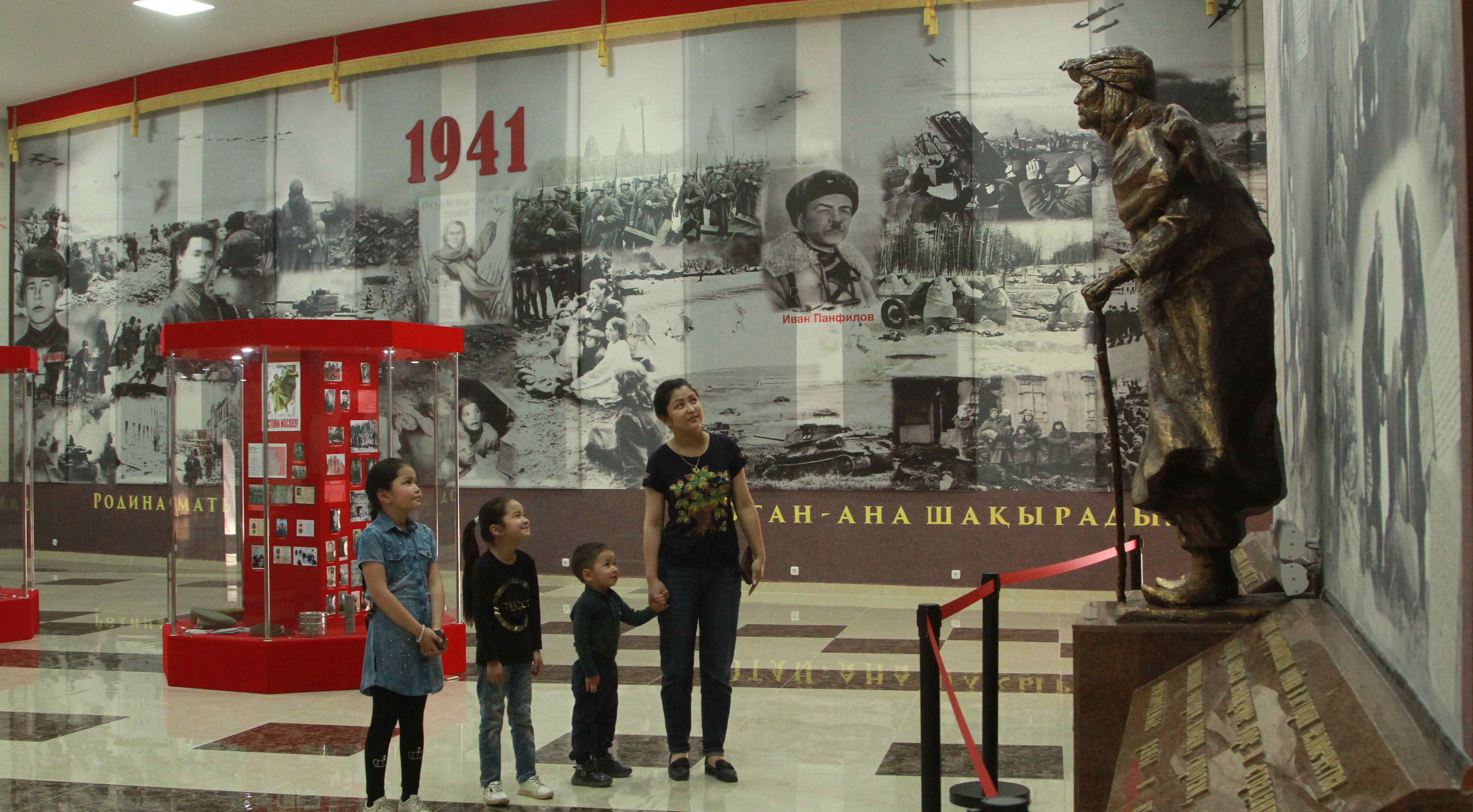 Ересек әйелдер тұрып трасса