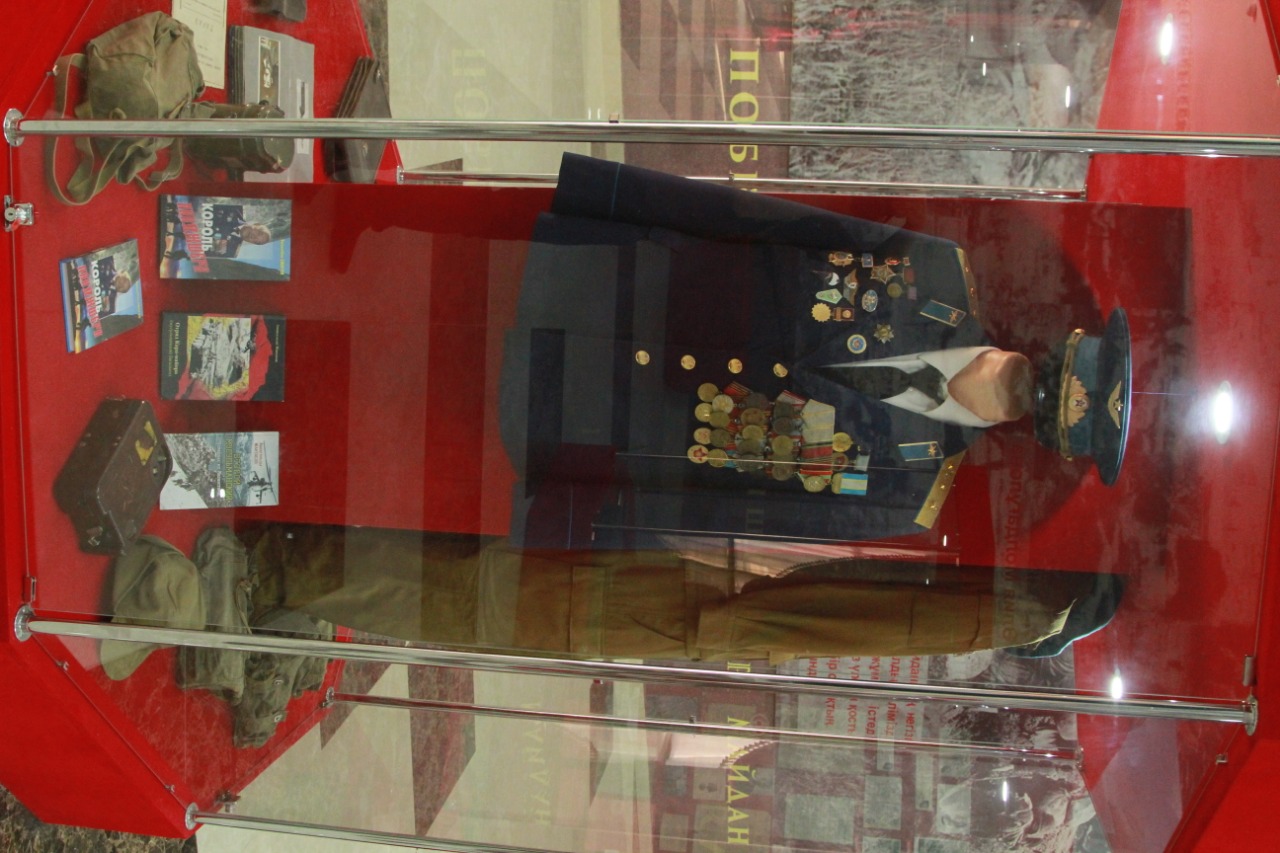 Мені желіде ойнауды доғар Әліппемен атақты адамдардың жалаңаш суреттері