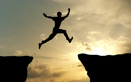 жалаңаш шашты аққұба