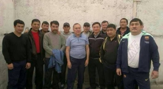 Колонияда жалаңаш