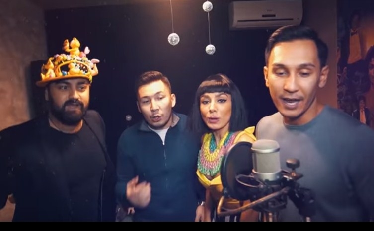 Резеңке қыз порно