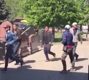 Колготки киген әйелі мен күйеуі бейнеленген орыс порносы