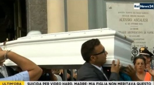 Әйелдер қара нәсілді адамның жыныс мүшесін жұлып алады