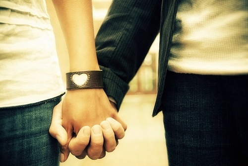 Шілтер киген жалаңаш қыз