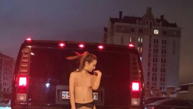 Әйелдің денесін сипау эротика