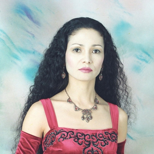 Білікті латина шлюхты қара жігіт те, балапанды трахает ету мүмкіндігін толық пайдаланатын латино да 