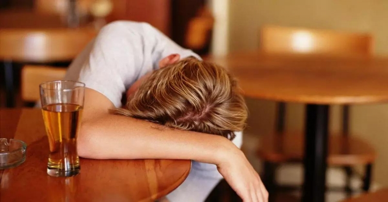 Жігіттер жаттығу залында жыныстық қатынасқа түсуде (видео)