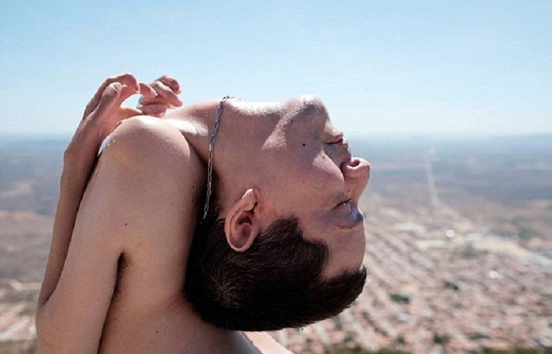 Олар ұялы телефондарымен мас адамдарды сиқырлайды