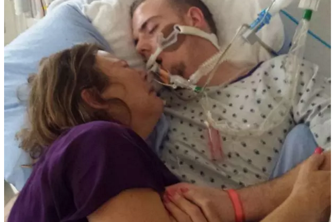 Ұлы анасының минетінен шыққан