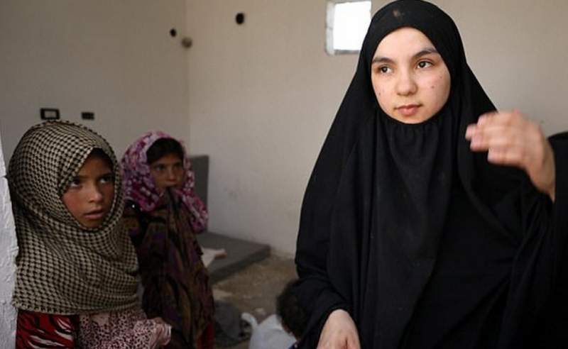 Сексуалдық құлдық әйел үстемдігі туралы бейне