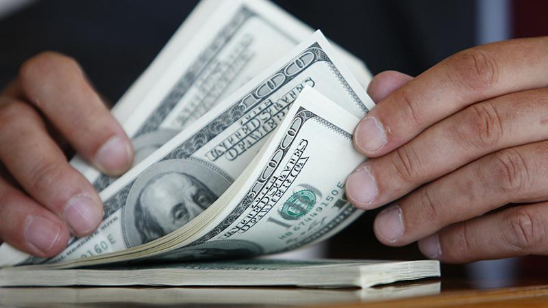 Лесбиянка қыздар бір-бірінің емізіктерін тістеп жатқан видеоны қараңыз