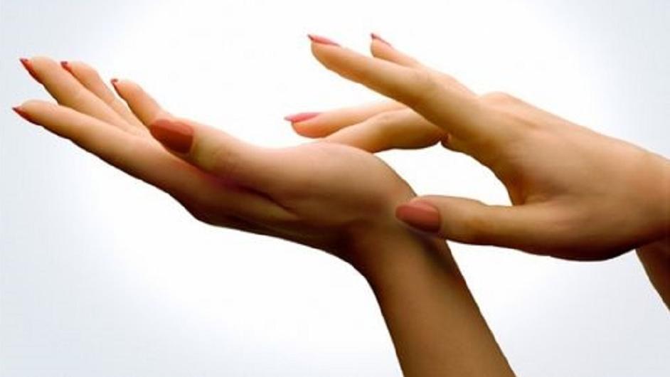 Жалаңаштанған әйгілі әйелдердің суреттері