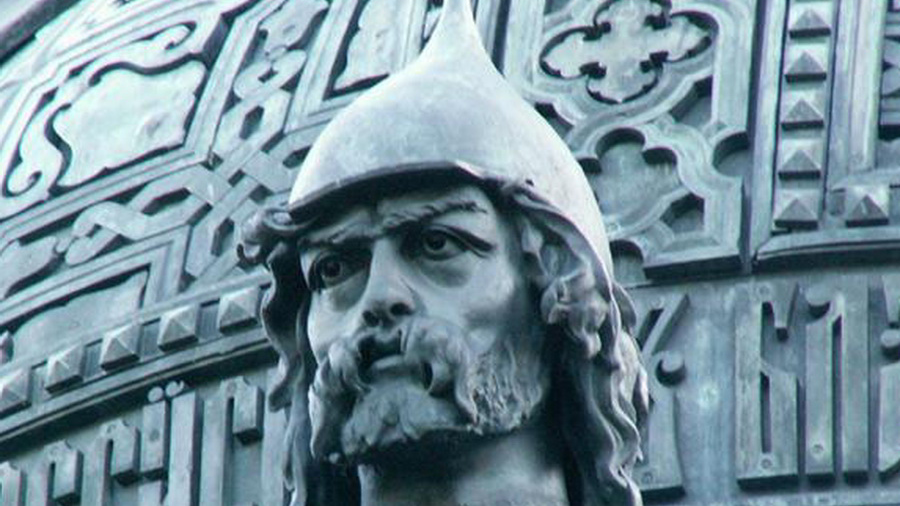 Орыс қаңғыбастарын былғап жатқан видео