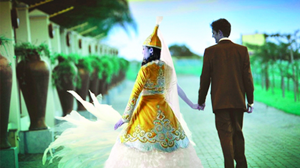 Үйсіз жігіт жас келіншекті сиқыған