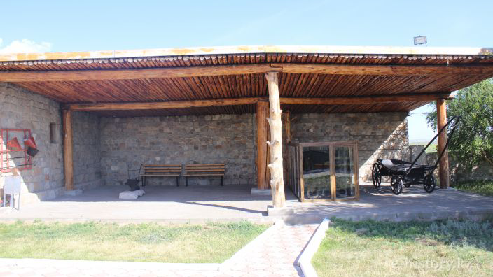 Ас үйде тұрған апай