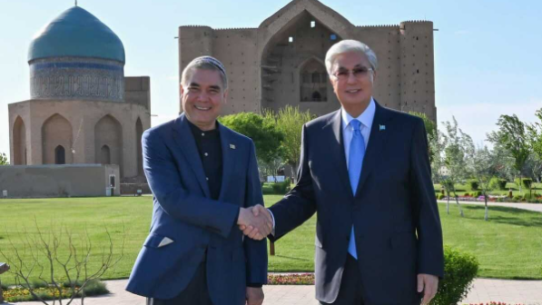 توقايەۆ بەردىمۇحامەدوۆتى تۇركىستان اۋەجايىندا سالتاناتتى تۇردە شىعارىپ سالدى