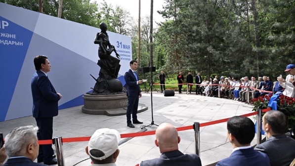 Алматының жаңа әкімі нәубет құрбандарына тағызым етті(фото)