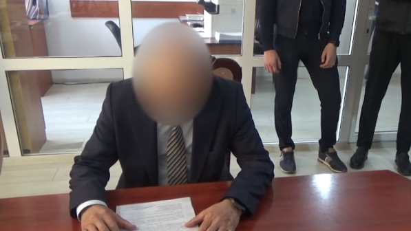 جامبىل وبلىسىندا دەپارتامەنت باسشىسى پارا العانى ءۇشىن ايىپپۇلمەن قۇتىلدى