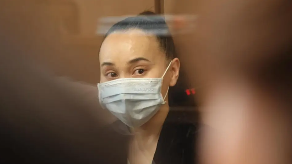 Прокурор Перизат Қайратты 10 жылға, анасын 8 жылға соттауды сұрады