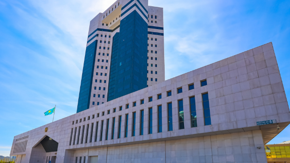 Президенттің 2024 жылғы Жолдауын жүзеге асыру: МӘМС және медициналық қызмет көрсету мәселелері бойынша жаңа заң қабылданды.