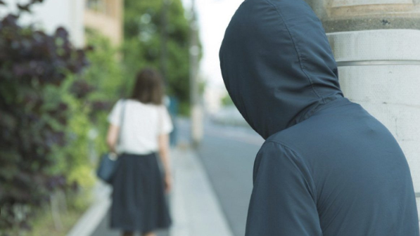 "50 күнге қамау": Министрлік сталкинг үшін қылмыстық жаза тағайындалғанын хабарлады