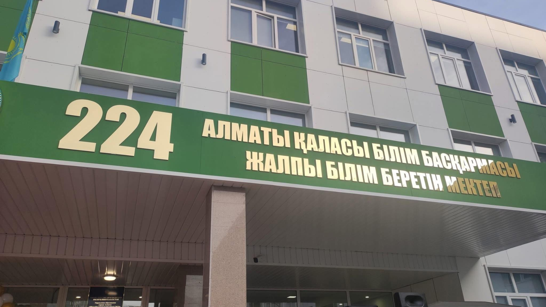 Жалаңаш Анфиса Чехова сиқырды сорып жатыр