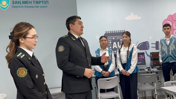 Almaty mektepterinde «Qarzhy Saqshysy» qarjylyq qaýipsizdik boıynsha bilim berý jobasy ótip jatyr