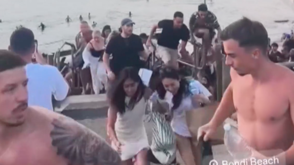 اقش پەن اۆسترالياداعى اتىستار: سەبەپ، سالدارى جانە ايىرماشىلىقتار 