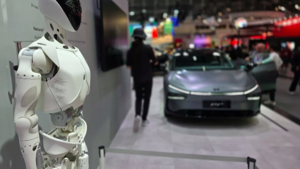 يلون ماسك ادام ءتارىزدى روبوتتاردىڭ بارلىق جەردە بولاتىنىن ايتادى، ءبىراق جۇڭگو ءبىرىنشى بولىپ جۇزەگە اسىرۋى مۇمكىن