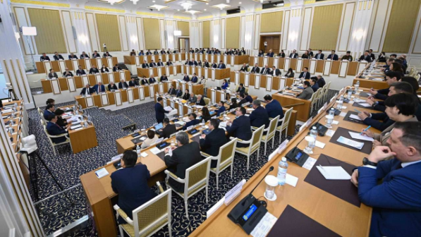 Belgili zańger Jańa Konstıtýsıa jobasyn búkilhalyqtyq referendýmǵa shyǵarý týraly usynysty qoldady