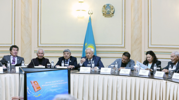 Almatylyq jazýshylar men shyǵarmashylyq zıaly qaýym jańa Konstıtýsıa jobasyn qoldady  