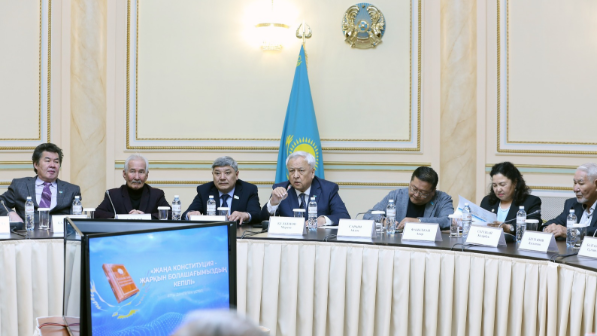 Pısatelı ı tvorcheskaıa ıntellıgensıa Almaty podderjalı proekt novoı Konstıtýsıı