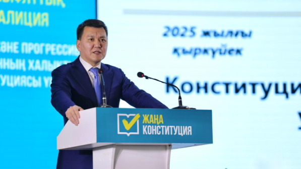 Ұлы Абай өлкесіндегі ашық әңгіме: Ерлан Қарин Мемлекет басшысы неге Тәуелсіздік пен Егемендік сөздерін бас әріппен жазатынын түсіндірді