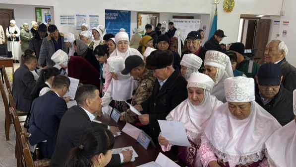 Референдум-2026: дауыс беру учаскелеріне халық лек-легімен келуде