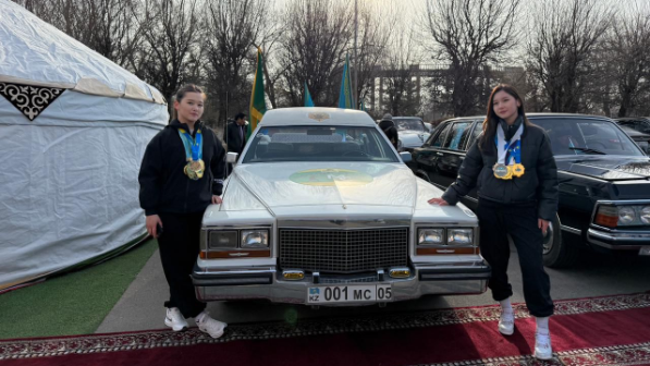 В Конаеве прошел автопробег ретроавтомобилей