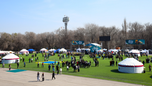 АБАЙ УНИВЕРСИТЕТІ ҰЛЫС КҮНІН ТОЙЛАДЫ